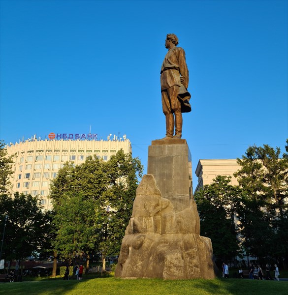 327-Памятник Максиму Горькому
